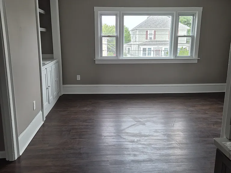 585 King Philip St #2 — Photo 3