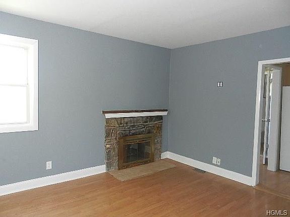3rd image of 26 Gleneida Blvd