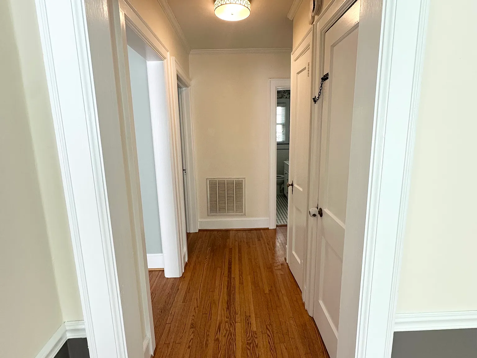 3 bed, 2300 sqft, $4,500 — Photo 4