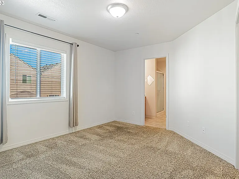 5700 NE 82nd Ave — Photo 23