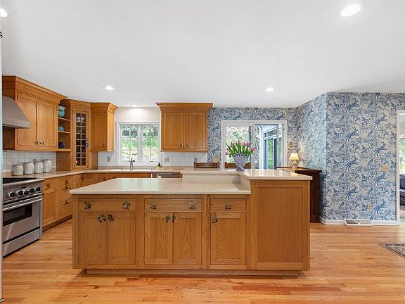 2nd image of 709 Scott Ave
