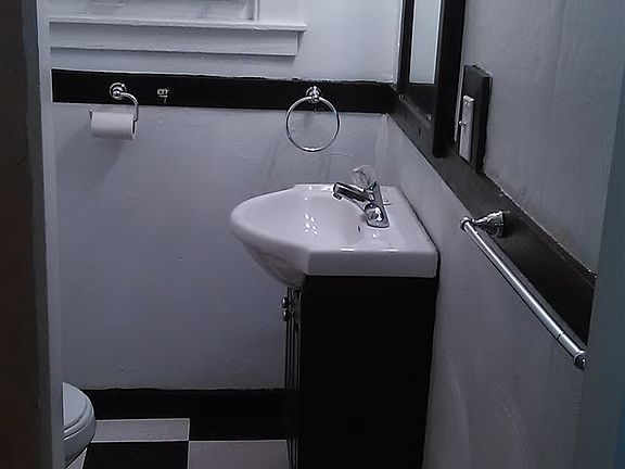 42 PILGRIM BATHROOM 2