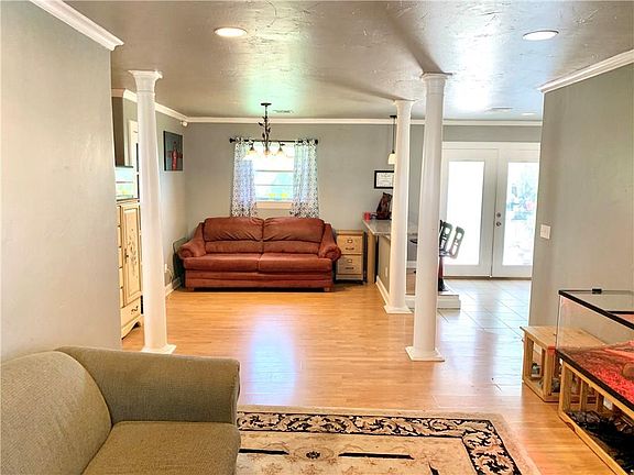 3rd image of 118 Von Elm Ave