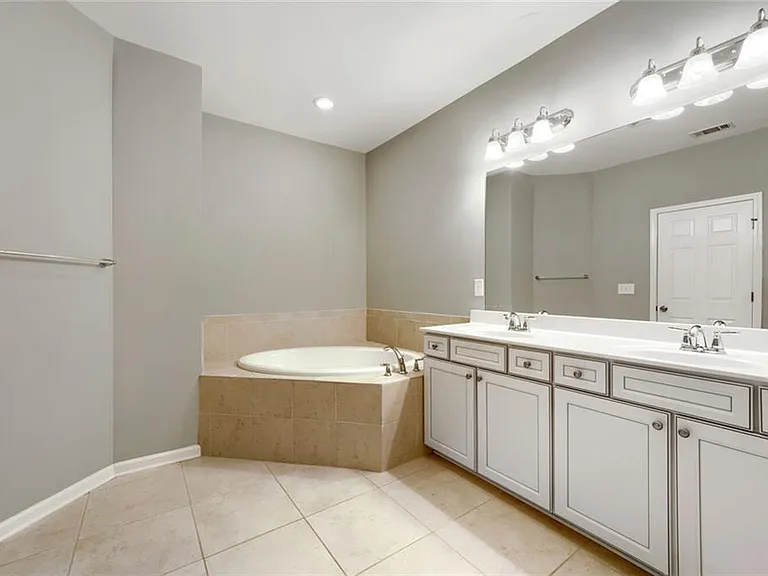 3585 Ashcroft Dr SE — Photo 25