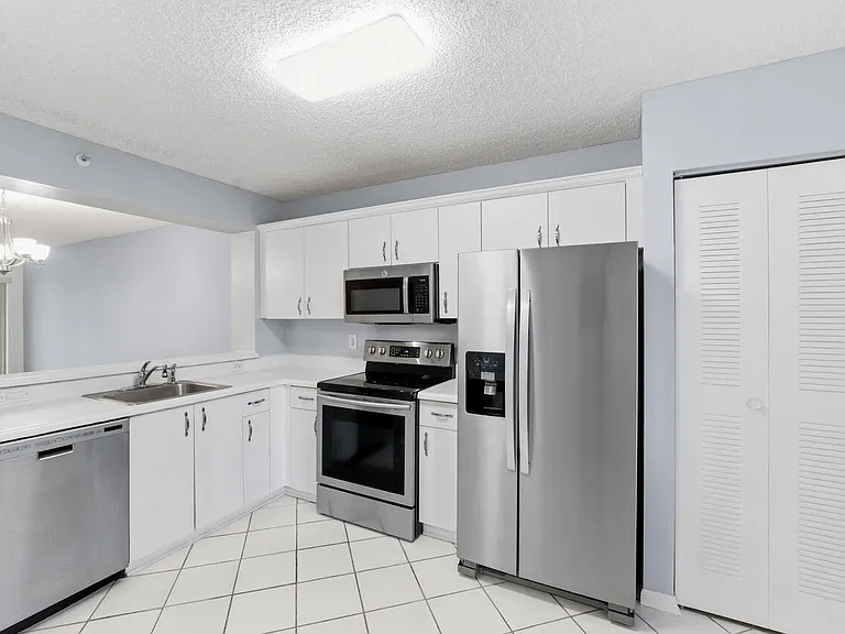 9511 Weldon Cir #G207 — Photo 1