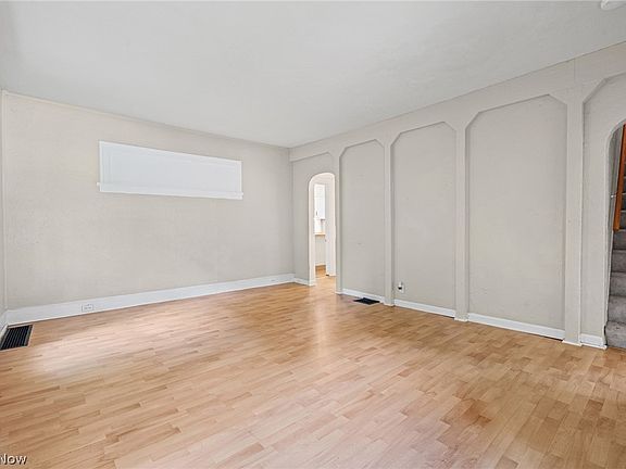 5th image of 163 Beech St