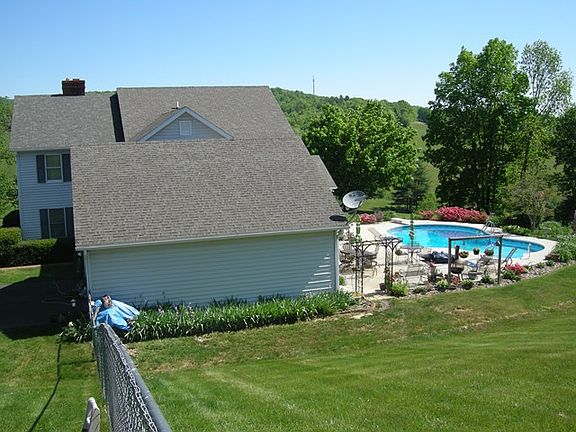 2nd image of 221 Heritage Way