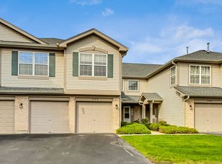 7123 S Stratton Ln, Gurnee, IL 60031