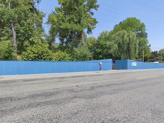 2nd image of 7010 Rogue River Hwy