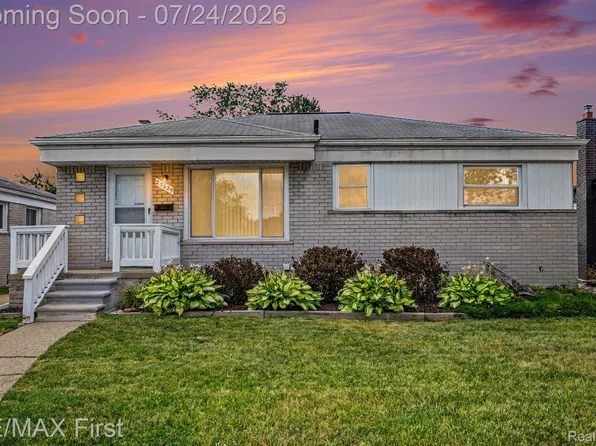 25625 Barbara St, Roseville, MI 48066