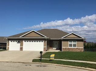 506 Macy Ln, Chatham, IL 62629