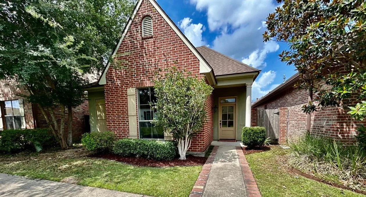 3 bed, 1639 sqft, $1,990 — Photo 3
