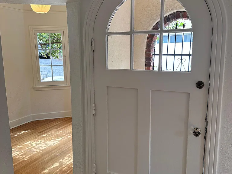 2074 Paramount Dr — Photo 22