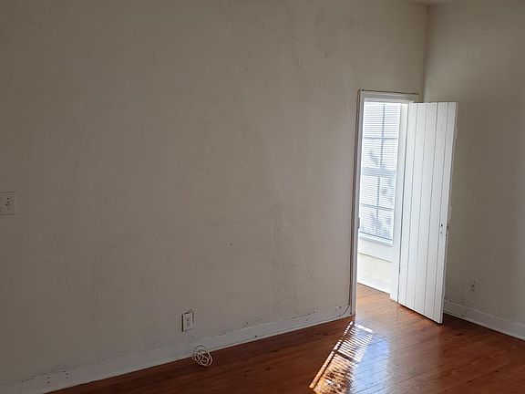 3rd image of 129 S Sycamore St APT 7