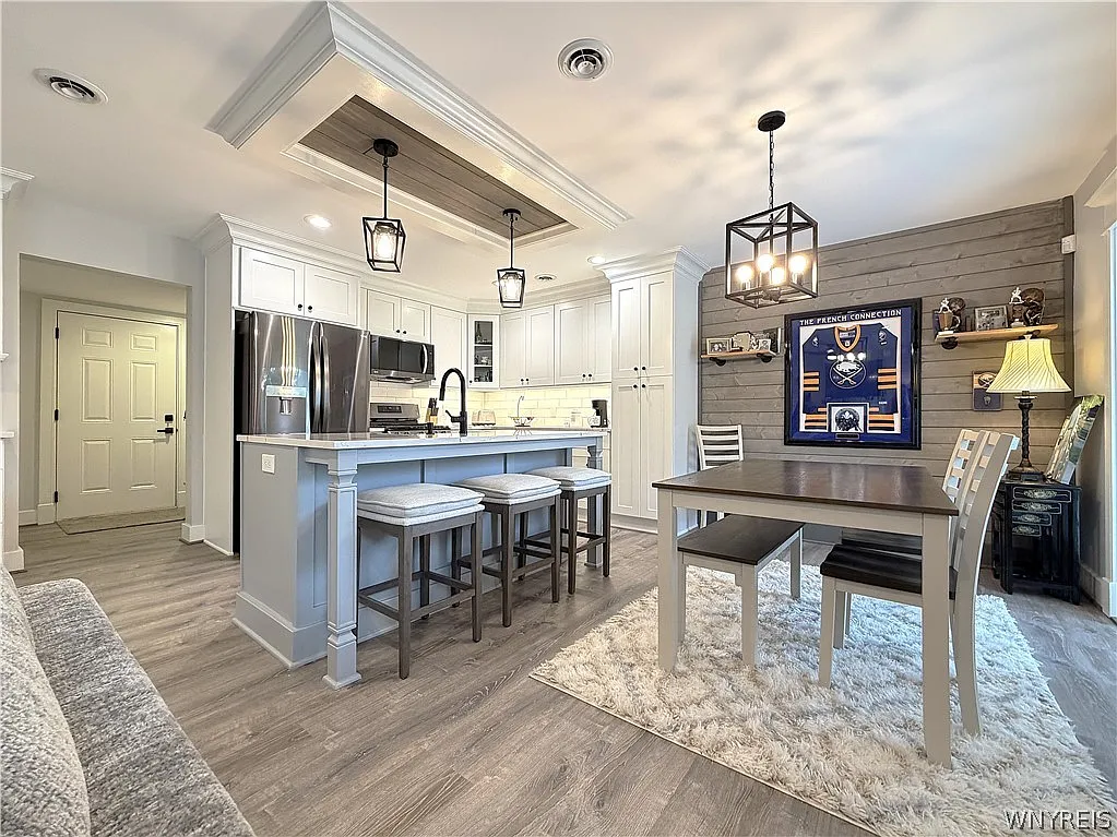 3 bed, 2.5 bath, 3428 sqft, $2,935 — Photo 2