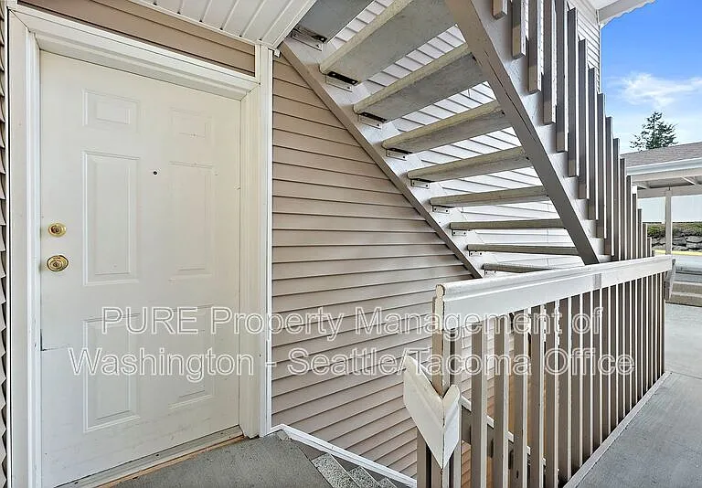 6601 S 8th St — Photo 3
