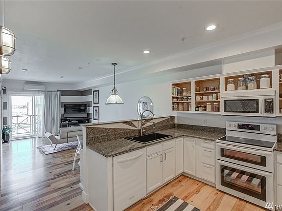 5th image of 1015 Railroad Ave Unit 516