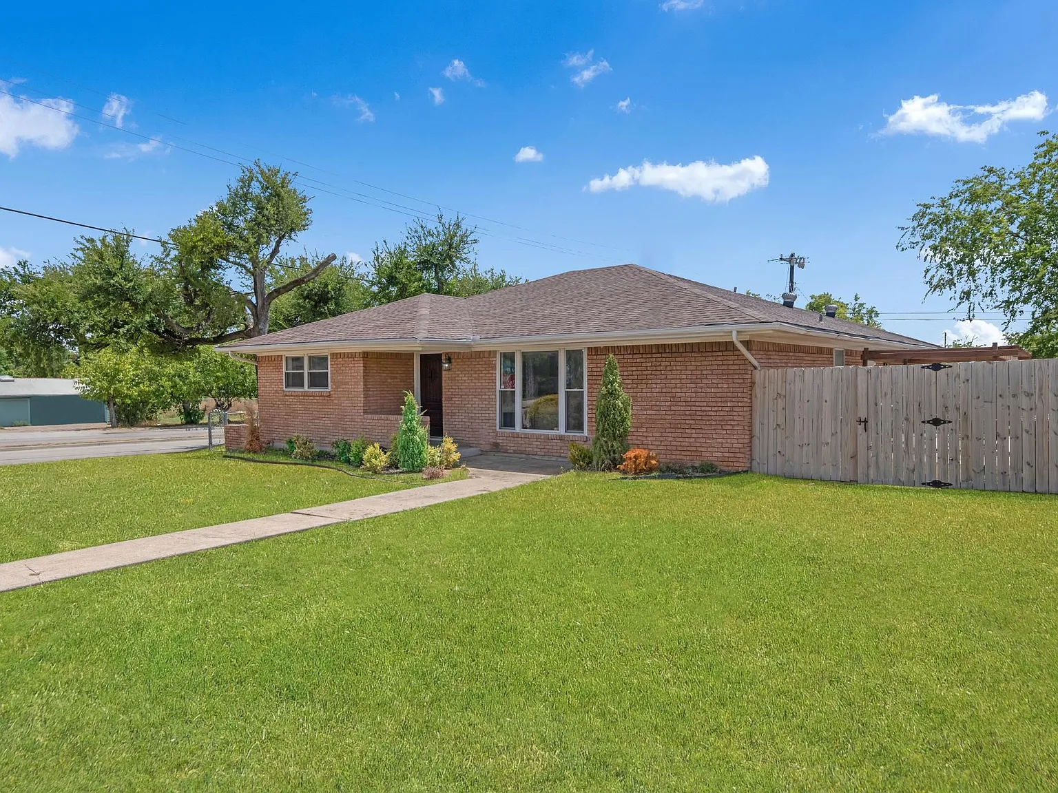 3364 Darvany Dr — Photo 4
