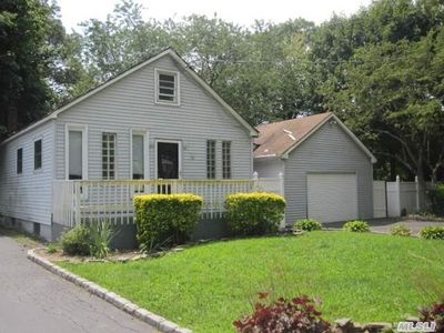 94 Columbus Ave, Central Islip, NY, 11722