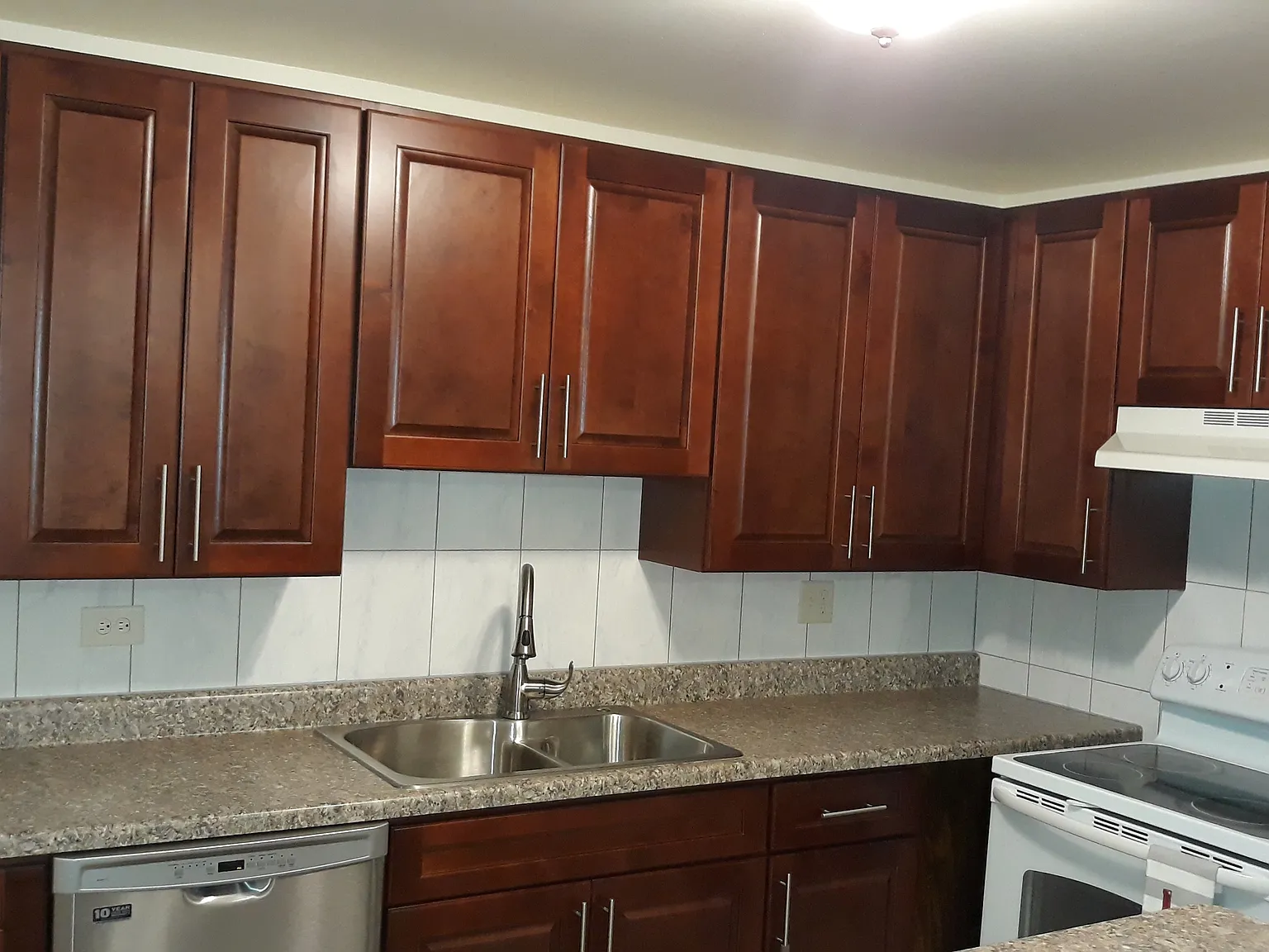 1824 N Goodwin Dr — Photo 1