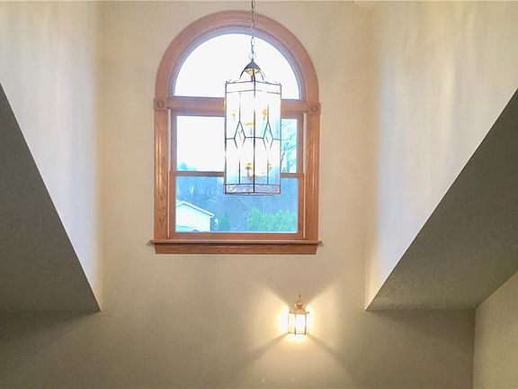 4th image of 8209 Clover Ln