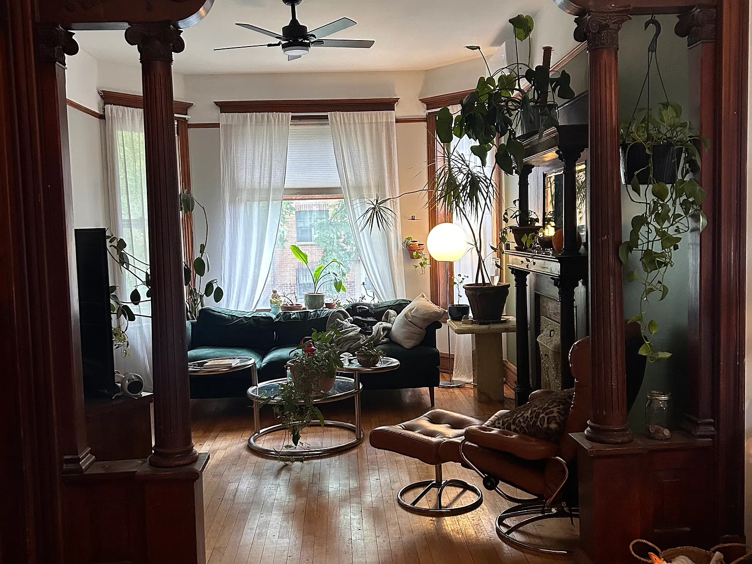 3 bed, 1300 sqft, $2,999 — Photo 2