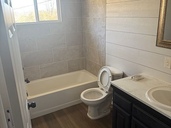 5th image of 309 N Logue Ave