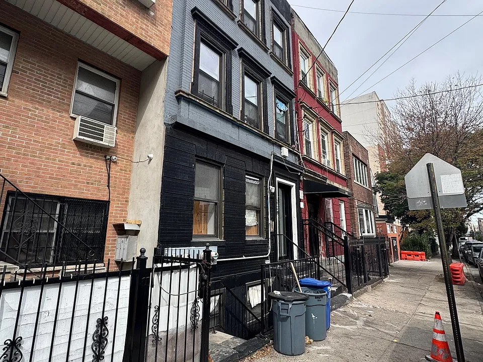 Building Photo 4