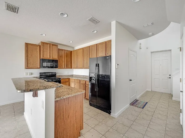 733 Ventura Dr — Photo 8