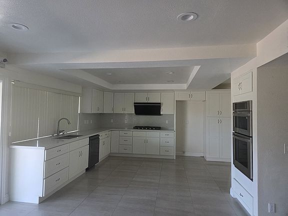5th image of 1472 Spruce Tree Dr
