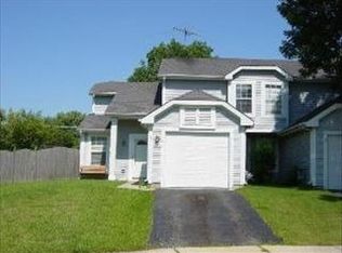 10 Rugby Ct, Glendale Heights, IL 60139