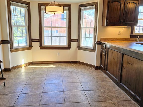 3rd image of 712 Wickwood Dr