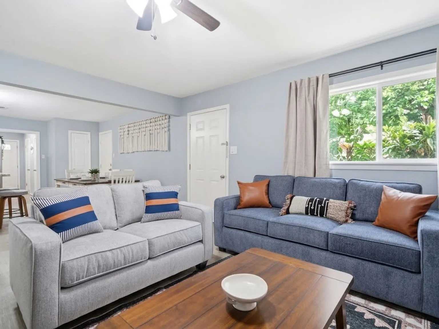 4 bed, 2.5 bath, 1974 sqft, $5,600 — Photo 2
