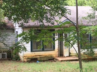 136 Memory Ln, Palestine, TX 75801