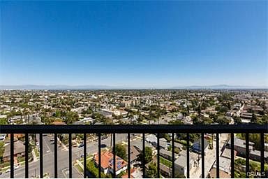 3rd image of 2999 E Ocean Blvd