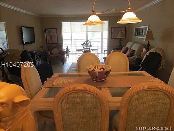 4th image of 141 SE 3rd Ave APT 201