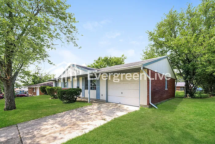 3 bed, 2.0 bath, 1068 sqft, $1,345 — Photo 2