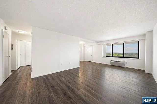 1 bed, 1.0 bath, $2,500 — Photo 4
