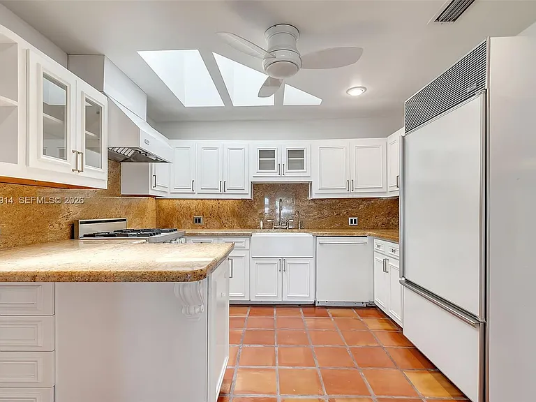 325 Bontona Ave — Photo 9