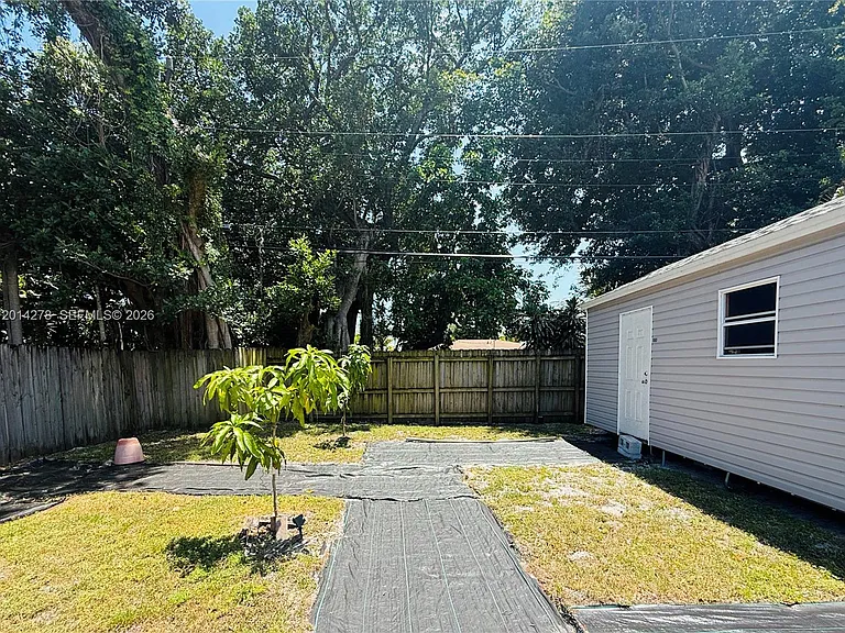 2318 Dewey St — Photo 23