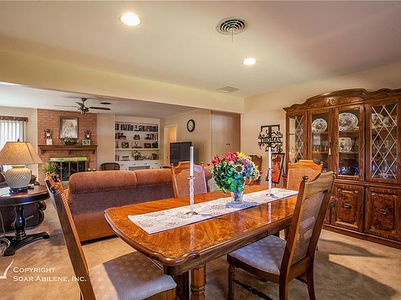 4th image of 2133 Regent Dr