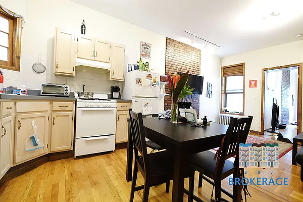 Rented by SBJ Brokerage, LLC | media 7