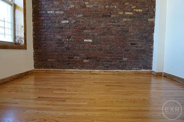 Rented by EXR | media 25