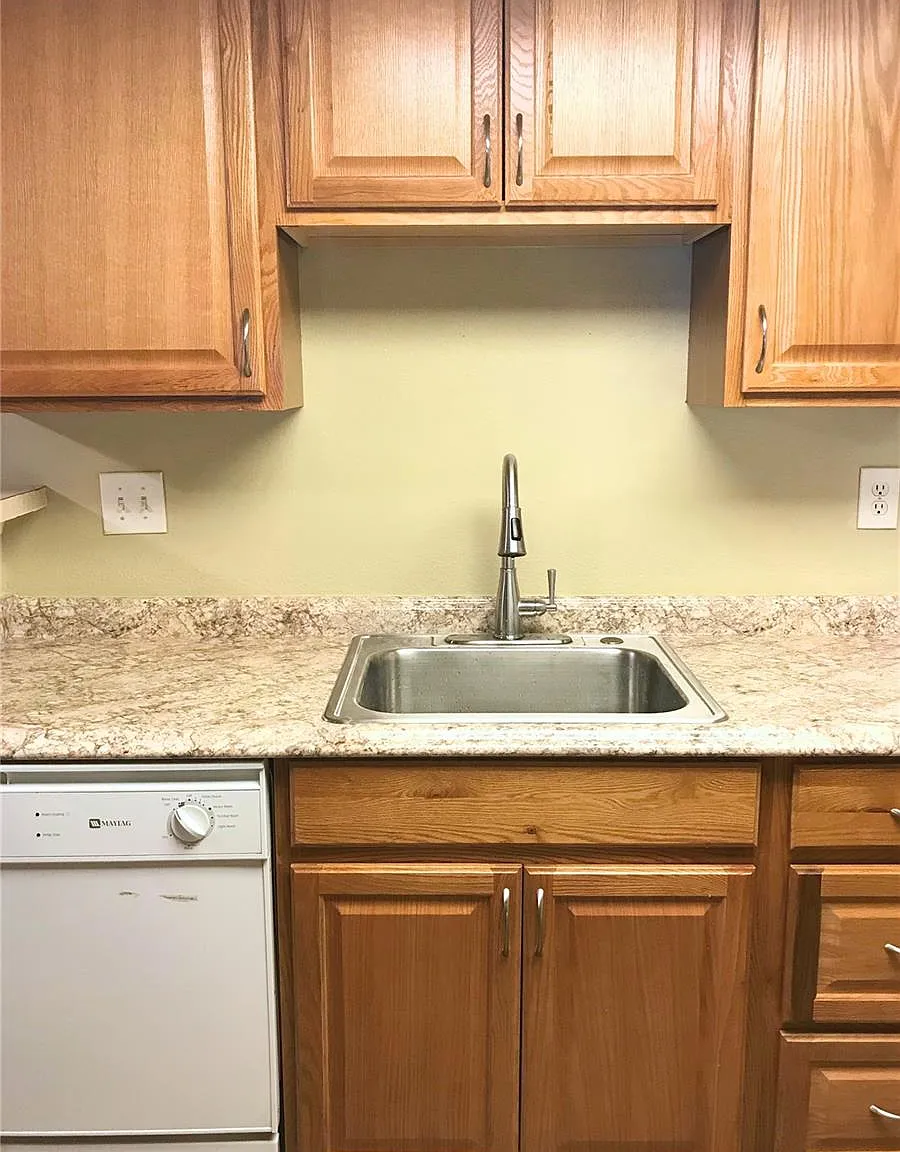 2 bed, 2.0 bath, 948 sqft, $1,650 — Photo 2