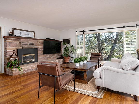 3rd image of 575 Fairview Dr
