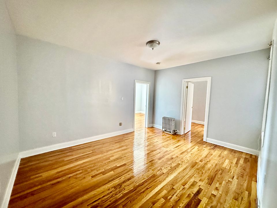 1st image of 4532 Park Ave #3