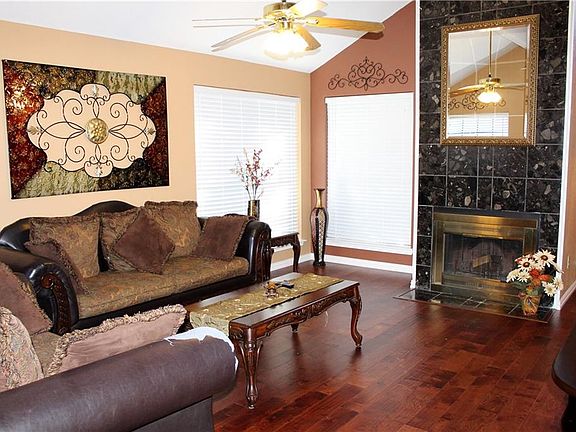 4th image of 3852 Suffolk Ln