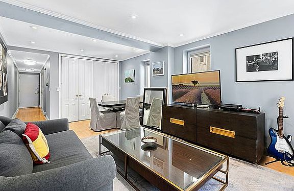 3rd image of 106 Central Park S APT 20L