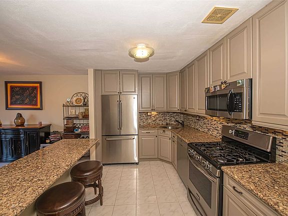 4th image of 17-19 215th St #42