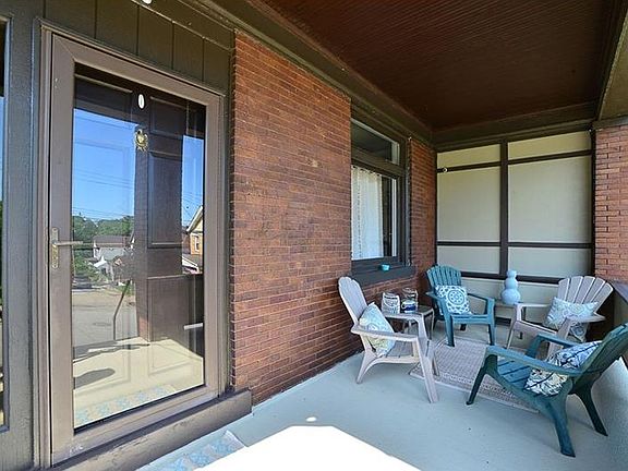 2nd image of 209 W Woodford Ave